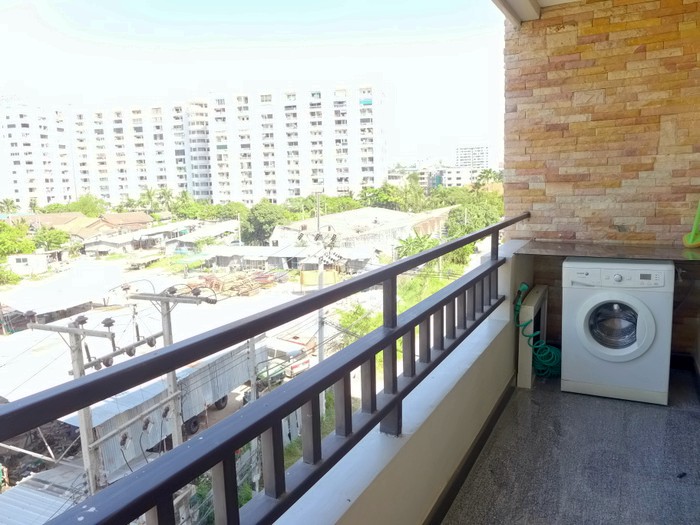 Central Pattaya 1 Bedroom Quality Condo Modern And Roomy
