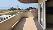 The L-shaped terrace with sea view