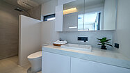 The guest bungalows bathroom