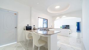 A breakfast bar counter is there too