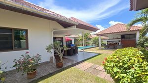 A charming tropical garden