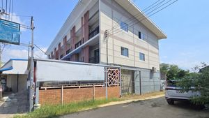 A closer look to the shophouse