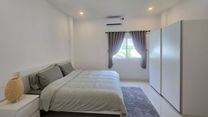 A friendly main bedroom