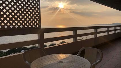 A huge balcony to enjoy the beachfront sunsets