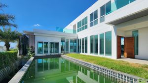 A huge poperty with 2 pools