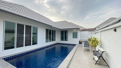 A modern, attractive pool-villa