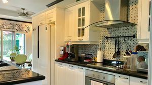 A modern and well-equipped kitchen