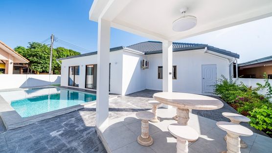 A shaded Sala and the pool