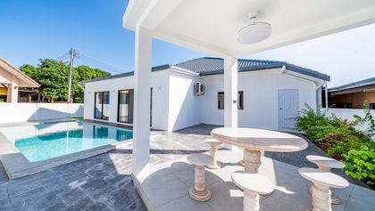 A shaded Sala and the pool