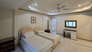 A total of 5 bedrooms are offered