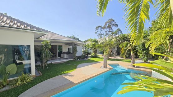 Across the pool, towards the guesthouse