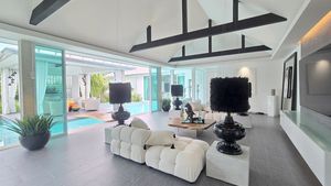 Across this gorgeous living- and lounge area Across this gorgeous living- and lounge area