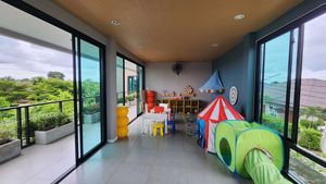An abundance of out- and indoor kids facilities