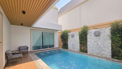 An intimate shaded terrace