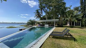 An overflow pool to enjoy and stay fit