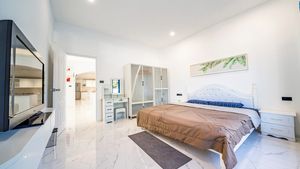 Another nice bedroom
