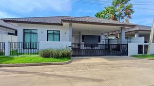 Approaching this turn-key villa Approaching this turn-key villa