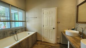 Bathtub and separate showe plus 2 sinks - the master bathroom