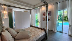 Built-in wardrobes and en-suite bathroom are there