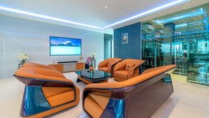 Delicious spirits and movies - Another lounge area