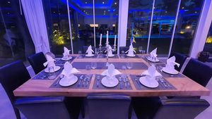 Dining for 10