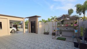 Entrance area and forecourt