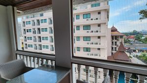 Even a balcony with unobstructable views is there