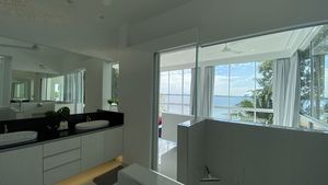 Every bedroom has it`s en suite bathroom