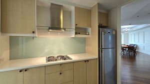 From the kitchen to the dining-area
