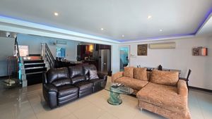 Fully equipped and cosy - the living-room