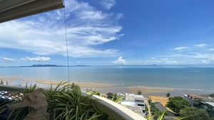 Great views with Koh Larn in the background