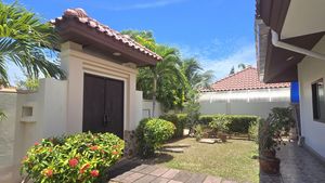 Here you enter the front garden.