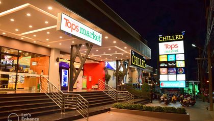 Just a stonethrow away - the Chilled shopping center