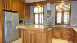 Lavish open-plan kitchen - dishwasher included
