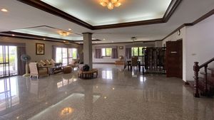 Living with views to the water and golf course