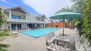 Lots of inviting outdoor space
