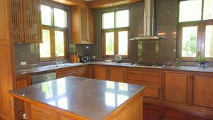 Noble and functional - the Western kitchen