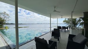 Outdoor lounge-area with kitchen