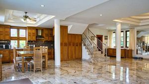 Plenty of luxurious space - the living- and dining-area