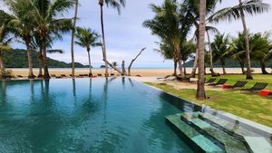 Pool and beach at your doorsteps