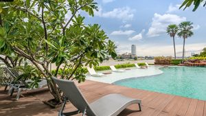 Quiet and beautiful - Pool above the river