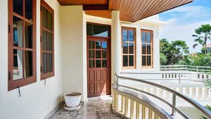 Several lovely balconies are there