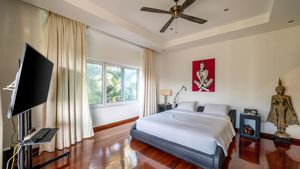 Spacious and entertaining - yet another bedroom