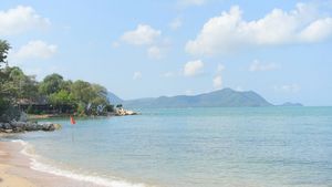 Take a stroll to a romantic beach restaurant