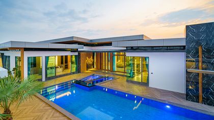 The 1st glimpse of a gorgeous property