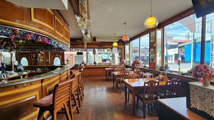 The classy bar and guest tables