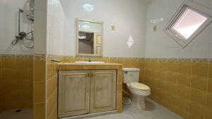 The estate offers 5 bathrooms in total