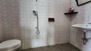 The estate offers a total of 8 bathrooms