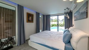 The ground-floor bedroom with access to the outdoors