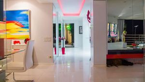 The hallway across the penthouse